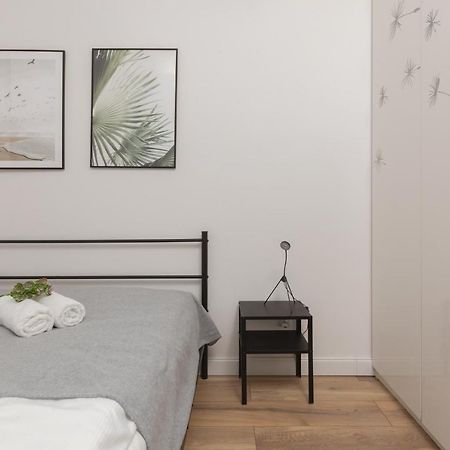 Forum Wola Jana Kazimierza Apartment By Noclegi Renters Warsaw Luaran gambar